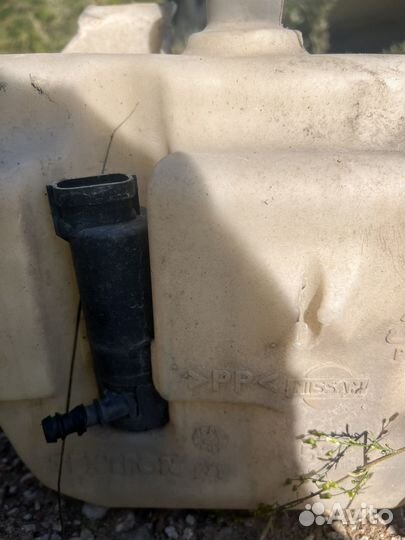 Бачок омывателя nissan primera p12