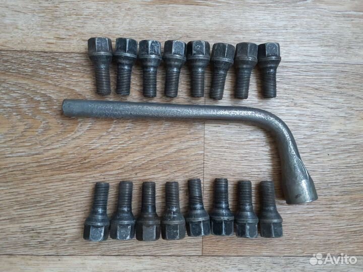 Колесные болты б.у
