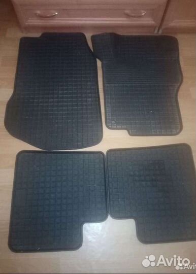 Резиновый коврик mercedes benz