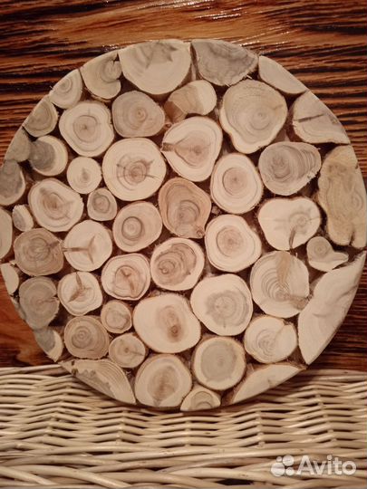 Подставка под горячее из можжевельника