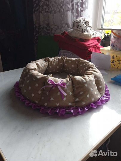 Лежанки, гамаки, домики для ваших питомцев