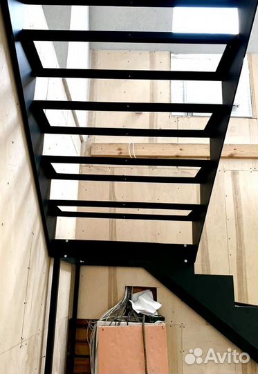 Лестницы с поворотом под ключ