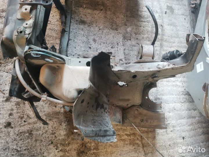 Передняя панель,телевизор Mitsubishi Rvr 4G63 1994