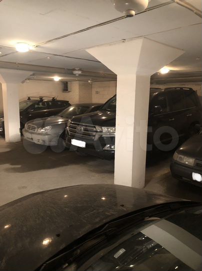 Машиноместо, 14 м²