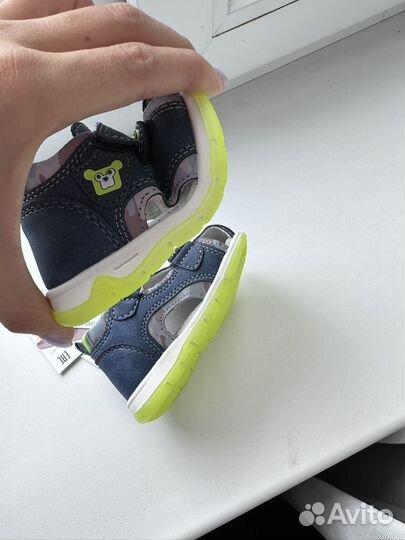 Сандали новые