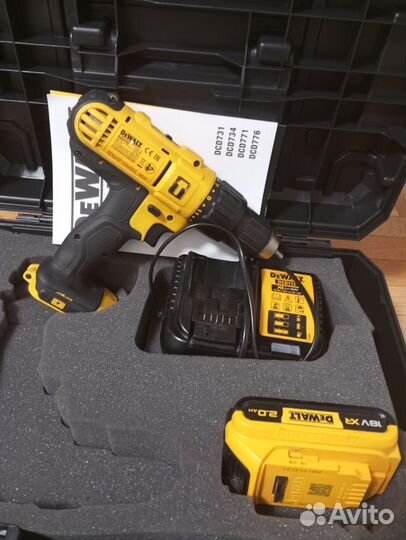 Шуруповерт DeWalt dcd776