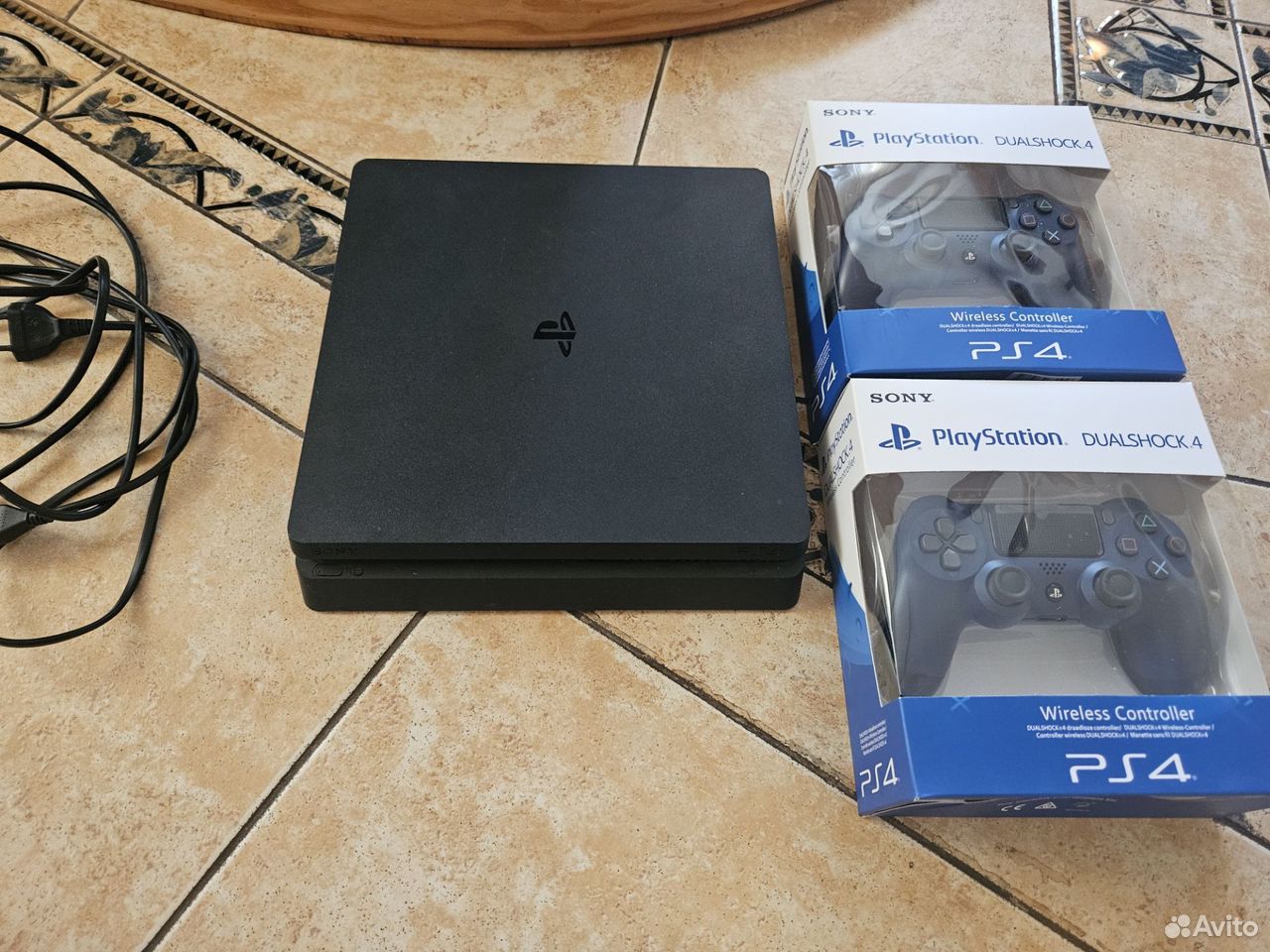 Ps4 slim, 2 геймпада, игры, Тольятти