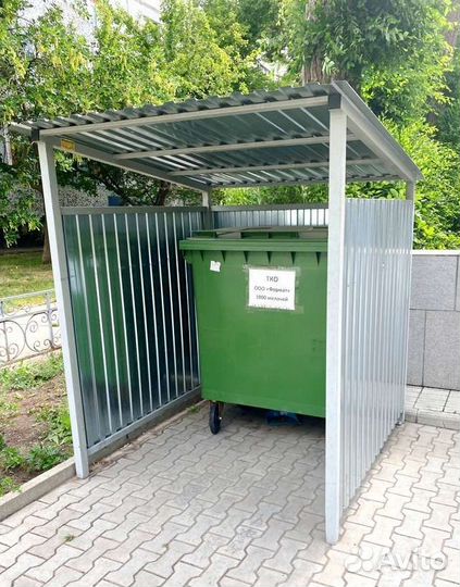 Мусорная площадка с дверками и крышей
