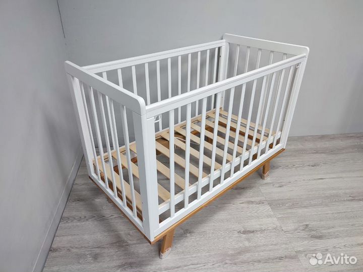 Детская кроватка цвет белый/бук