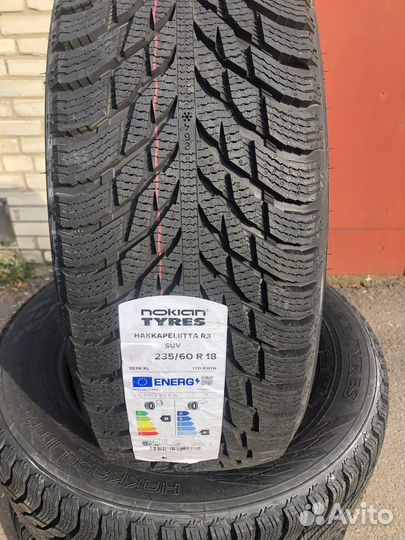 Nokian Tyres Hakkapeliitta R3 SUV 235/60 R18