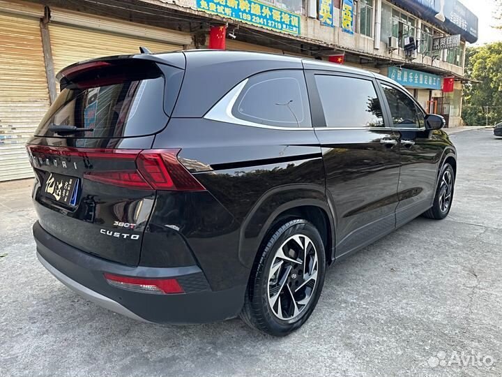 Hyundai Custo 2.0 AT, 2022, 45 000 км