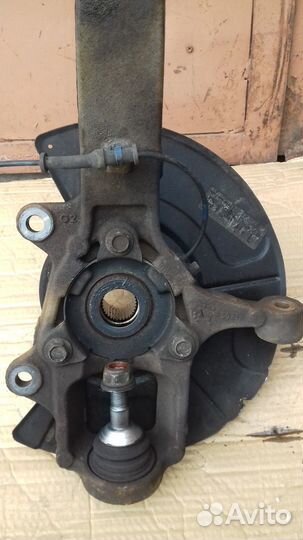 Кулак пер левый Jeep Grand Cherokee рестайлинг WK2