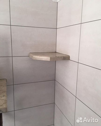 Полочка для ванной из камня