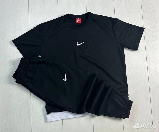 Спортивный костюм Nike