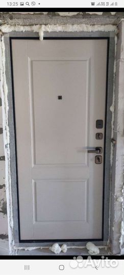 Дверь входная с зеркалом и без