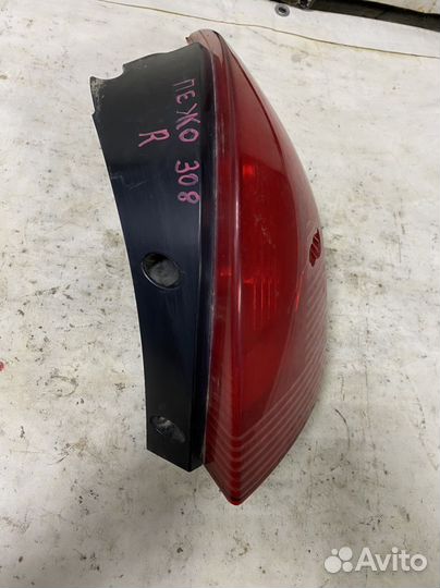 Фонарь задний правый Peugeot 308 универсал
