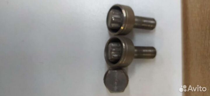 Болты, секретки на колёса для прицепа