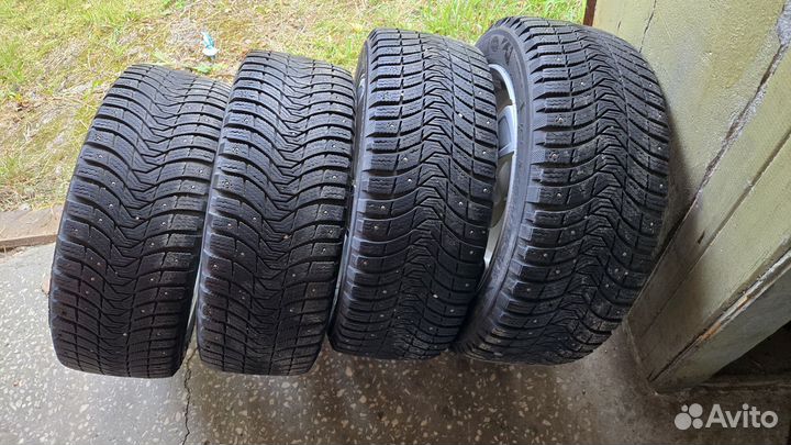 Колеса зимние 225/50 R17 Michelin X-ice North 3