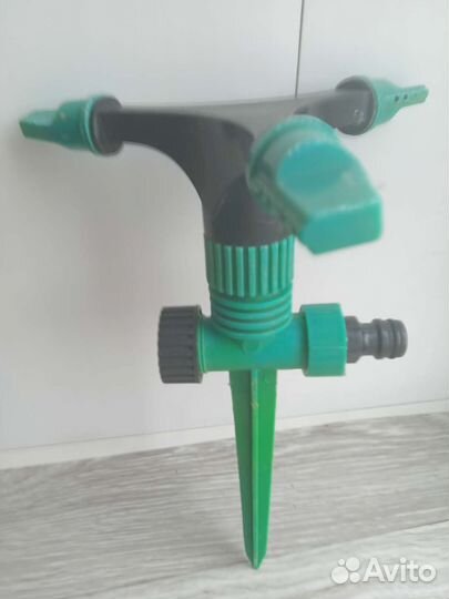 Дождеватель автоматический поворотный веерный