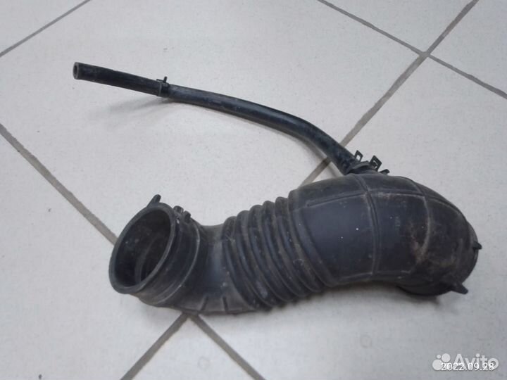 Патрубок воздушного фильтра hyundai solaris 2010)