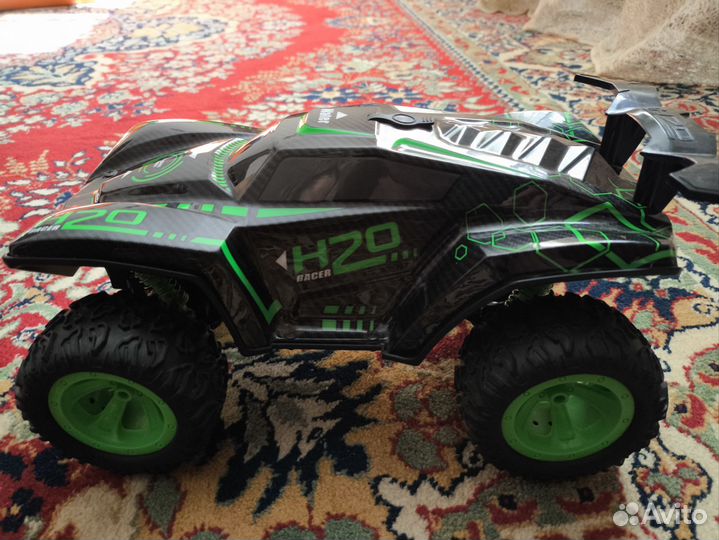 Машина на пульте управления большая