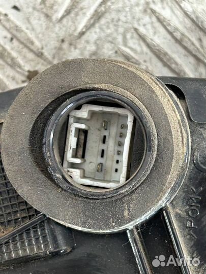 Замок двери передний правый Тойота Королла Филдер