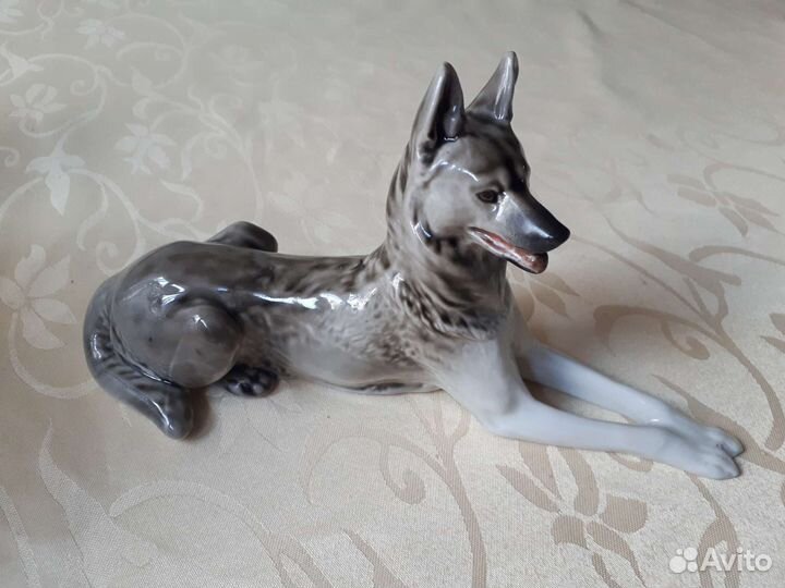 Статуэтка фарфор собака Лайка (Овчарка) лфз СССР