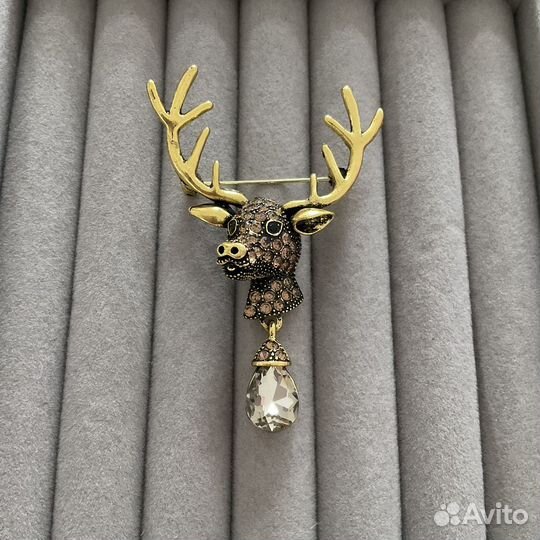 Брошь олень