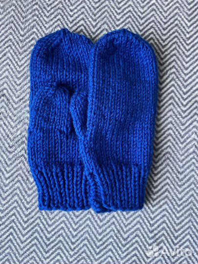 Вязаная шапка варежки шарф-хомут