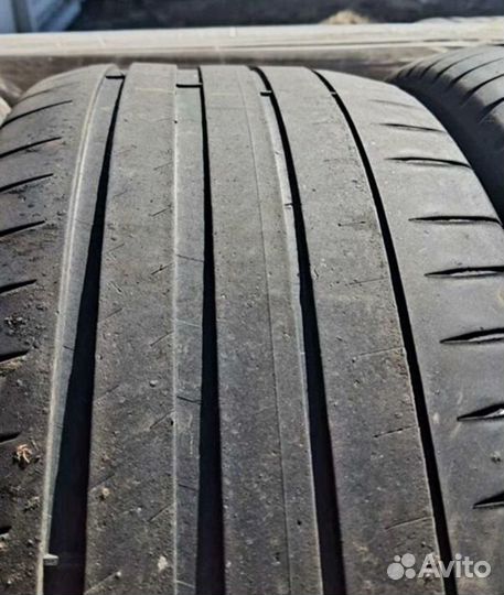 Michelin Pilot Sport 4 235/45 R18 98Y