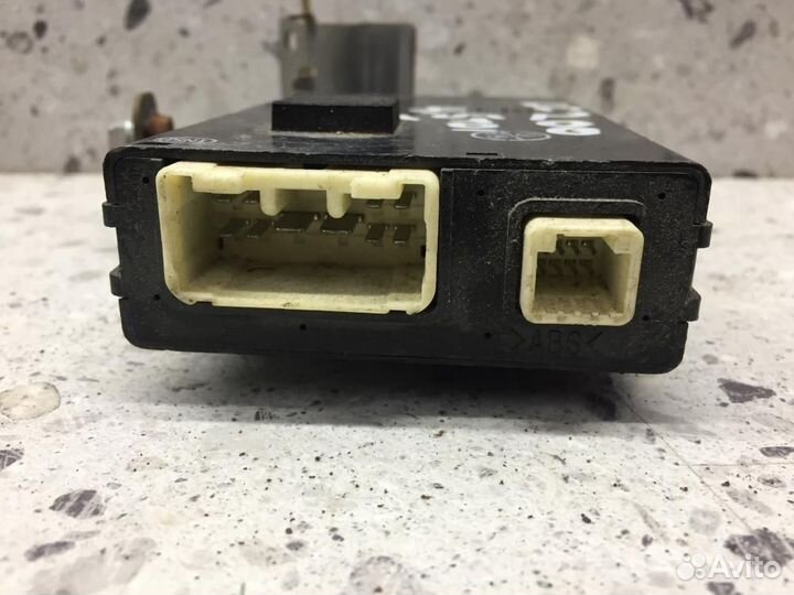 Блок электронный Toyota Land Cruiser J200 2007-201