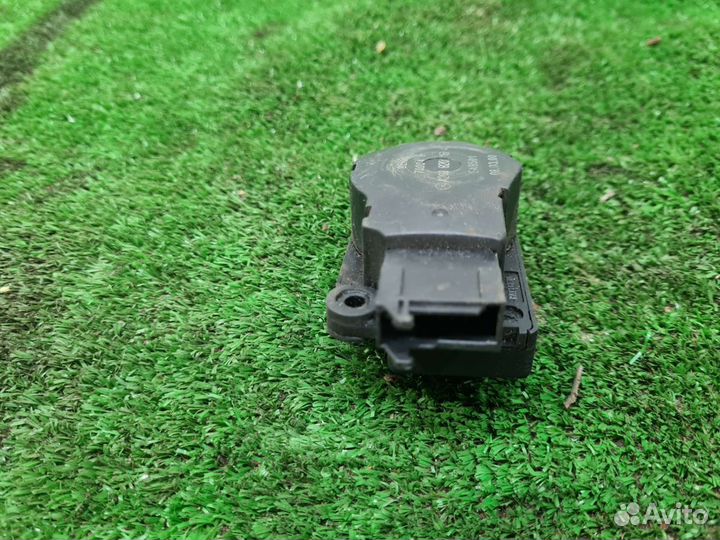 Сервопривод заслонки печки Мерседес A2038201642