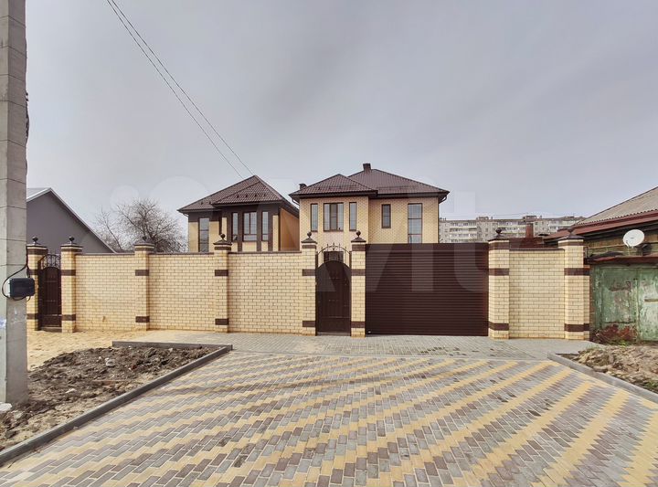 Коттедж 216 м² на участке 4 сот.