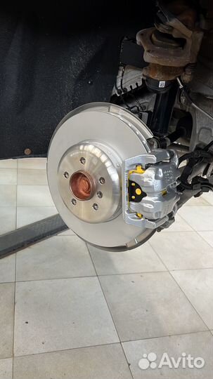 Задние суппорта и диски bmw f10 530D 330мм