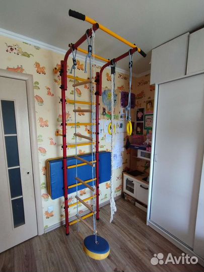 Шведская стенка с турником и матом