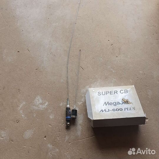 Автомобильная рация megajet 600