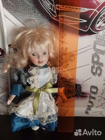 Кукла фарфоровая