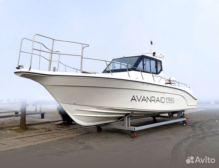 Катер Avanraid F320 Fishmaster