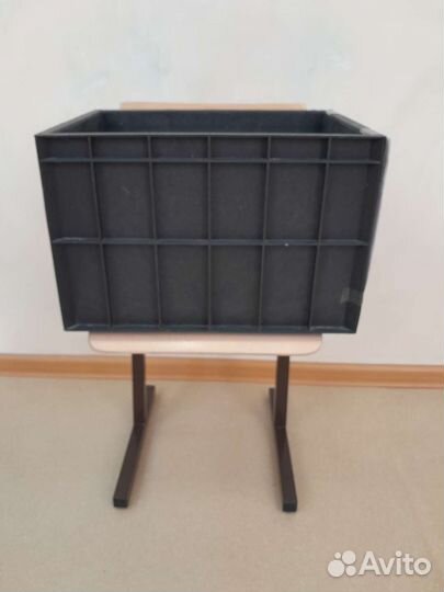 Крепкий пластиковый ящик