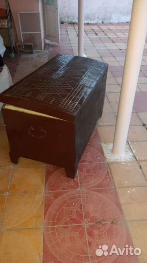 Сундук старинный