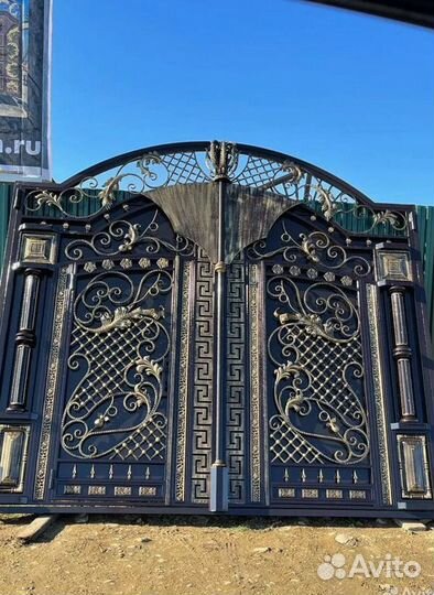 Ворота в Махачкале с ковкой на заказ