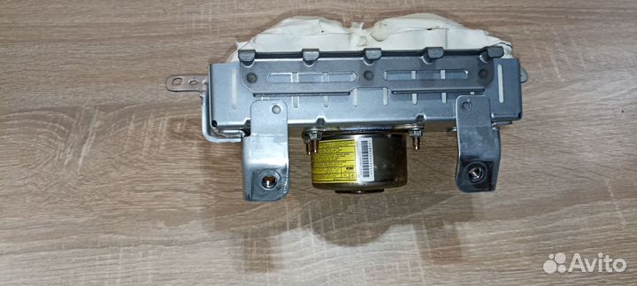 Подушка безопасности в торпедо Toyota Verso