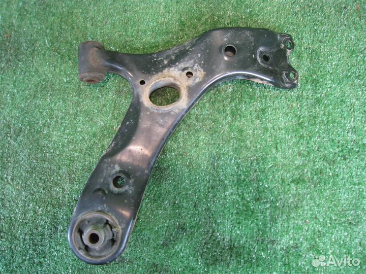 Рычаг передний правый нижний Toyota Auris E18 2015