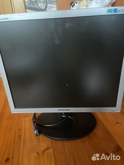 Монитор Samsung syncmaster e1920