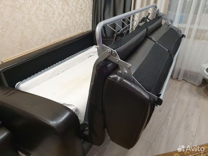 Кожаный диван раскладной