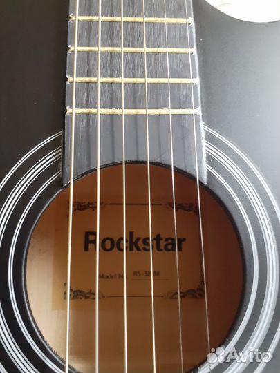 Акустическая гитара