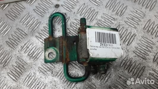 Петля передняя левая skoda octavia A4 (2ST02EW01)