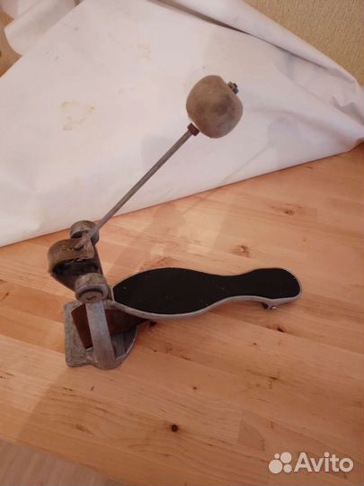 Ударный инструмент. Педаль для бас-бочки