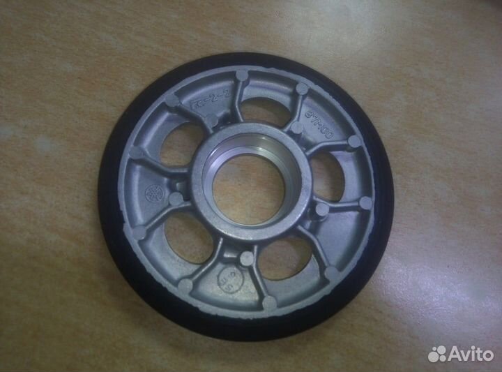 Каток ролик трака на снегоход Yamaha