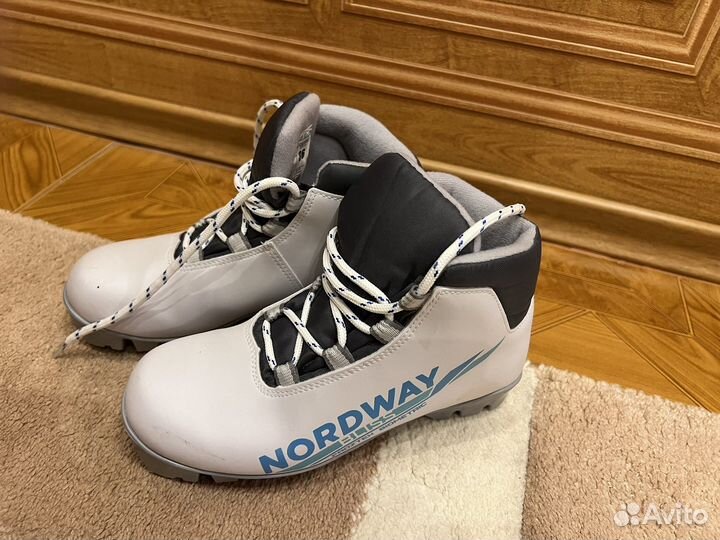 Лыжные ботинки детские 36 размер